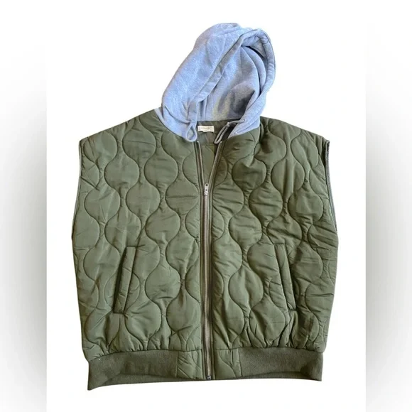 Quilted Green Puffer Hoodied Vest - Picture 1 of 5
